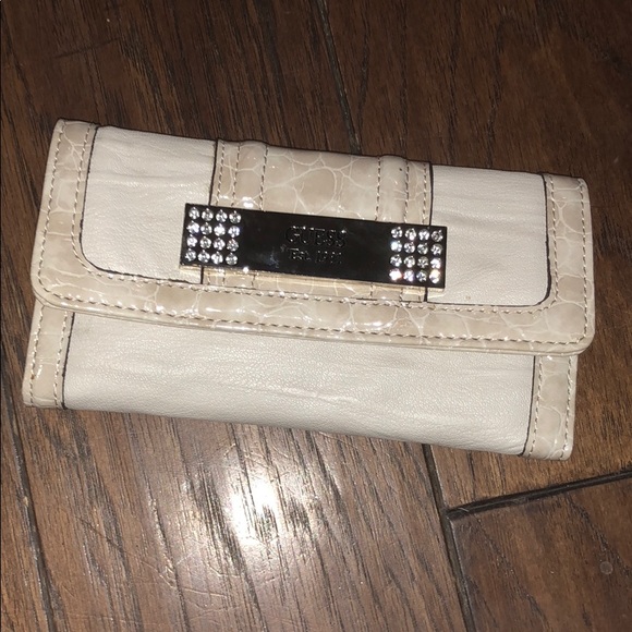 Guess Creme “Trisha” Bag with Wallet - Picture 4 of 7